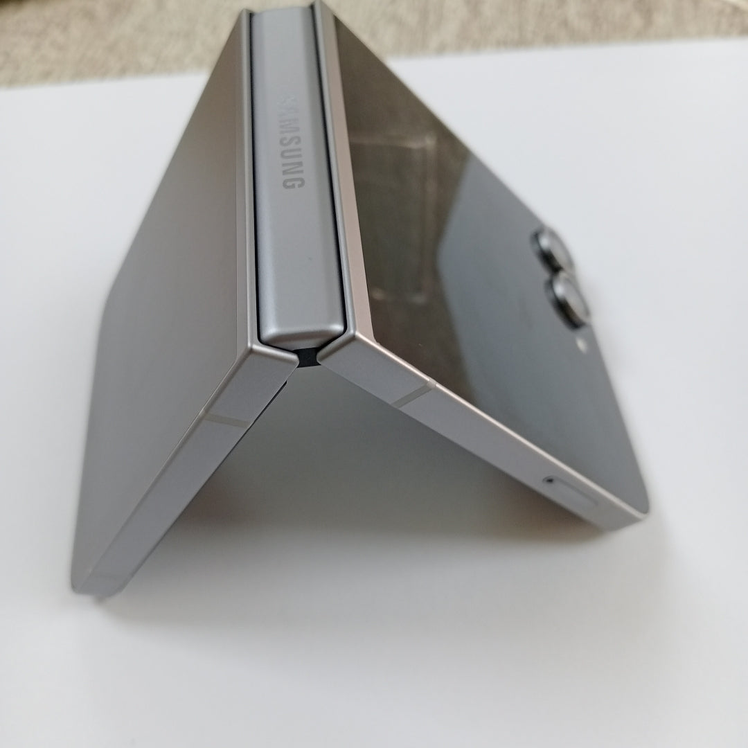 CELULAR SAMSUNG GALAXY Z FLIP6 SM-F741B (2024) 512 GB 12 GB RAM (SEMINUEVO)