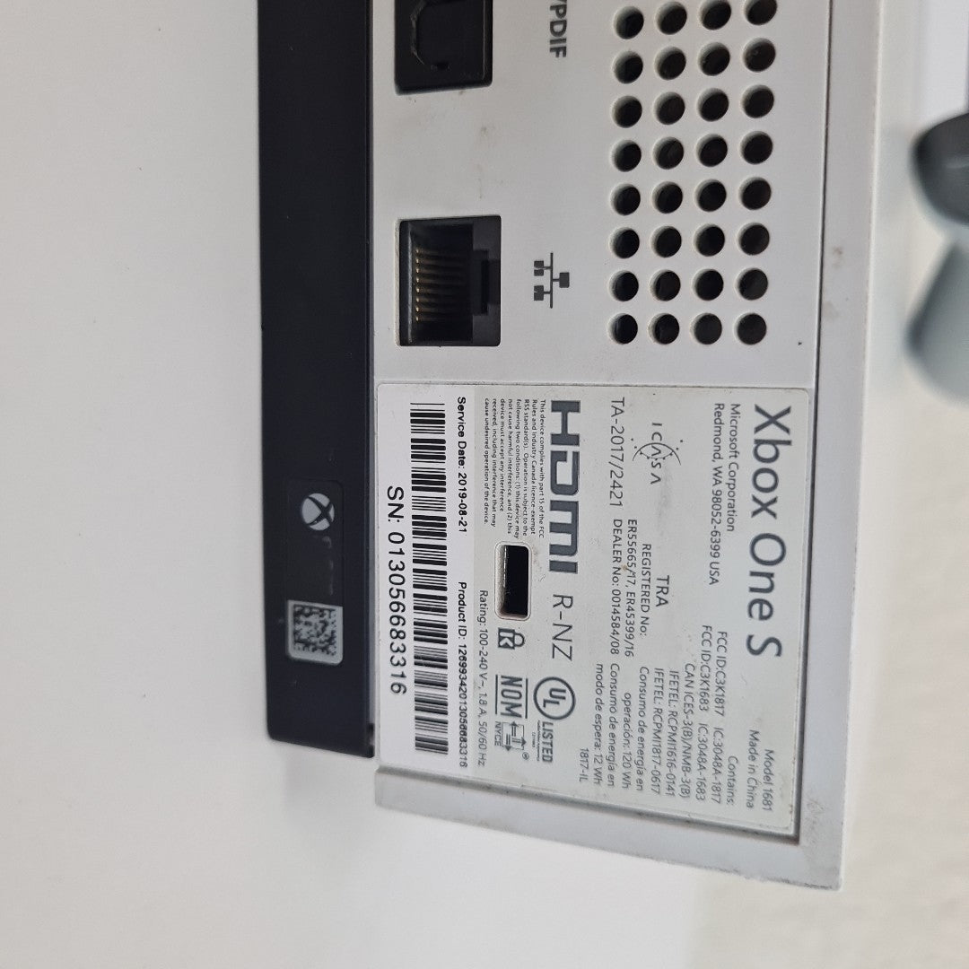 CONSOLA DE VIDEOJUEGO MICROSOFT XBOX ONE S 1 TB (SEMINUEVO)