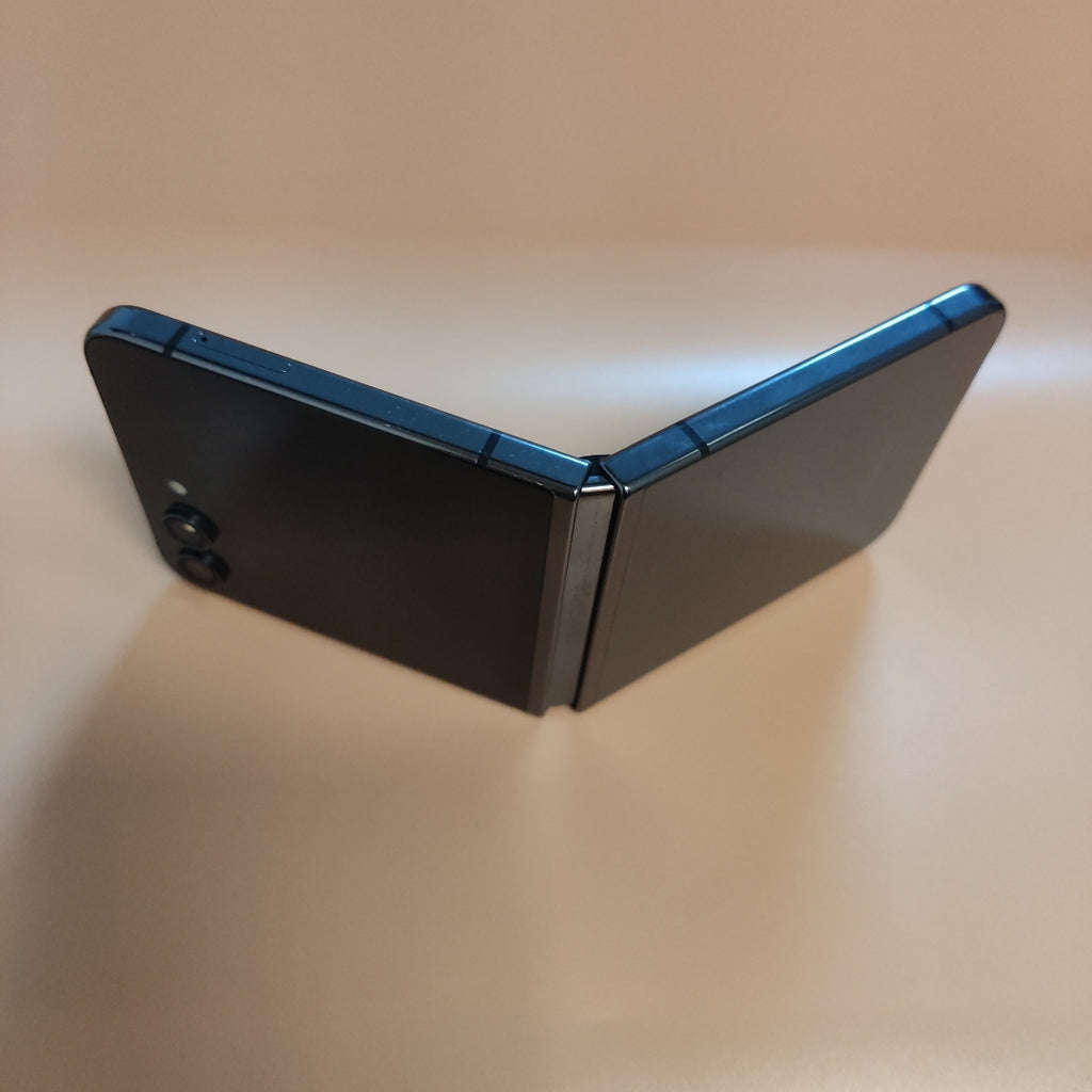 CELULAR SAMSUNG GALAXY Z FLIP 5 SM-F731B (2023) 256 GB 8 GB RAM (SEMINUEVO)