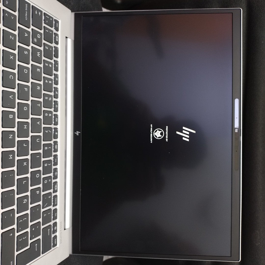 LAPTOP HP ELITEBOOK 840 G10 (2024) 256 GB SSD 16 GB RAM (SEMINUEVO)