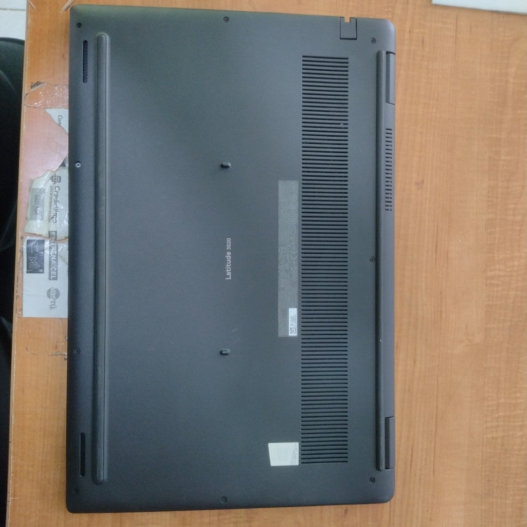 LAPTOP DELL LATITUDE 3520 (2022) 256 GB SSD 8 GB RAM (SEMINUEVO)