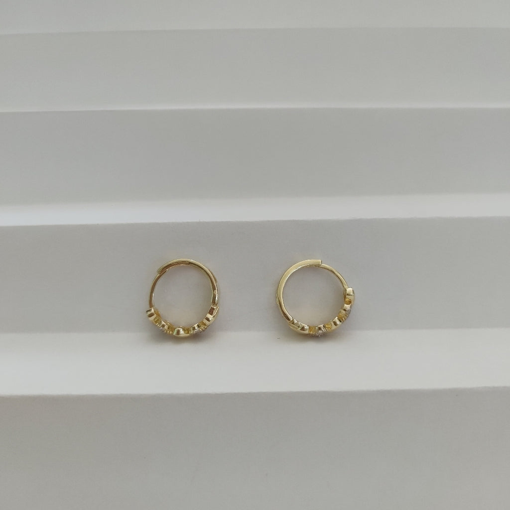 HUGGIES ORO 14K 2.7 (NUEVO)