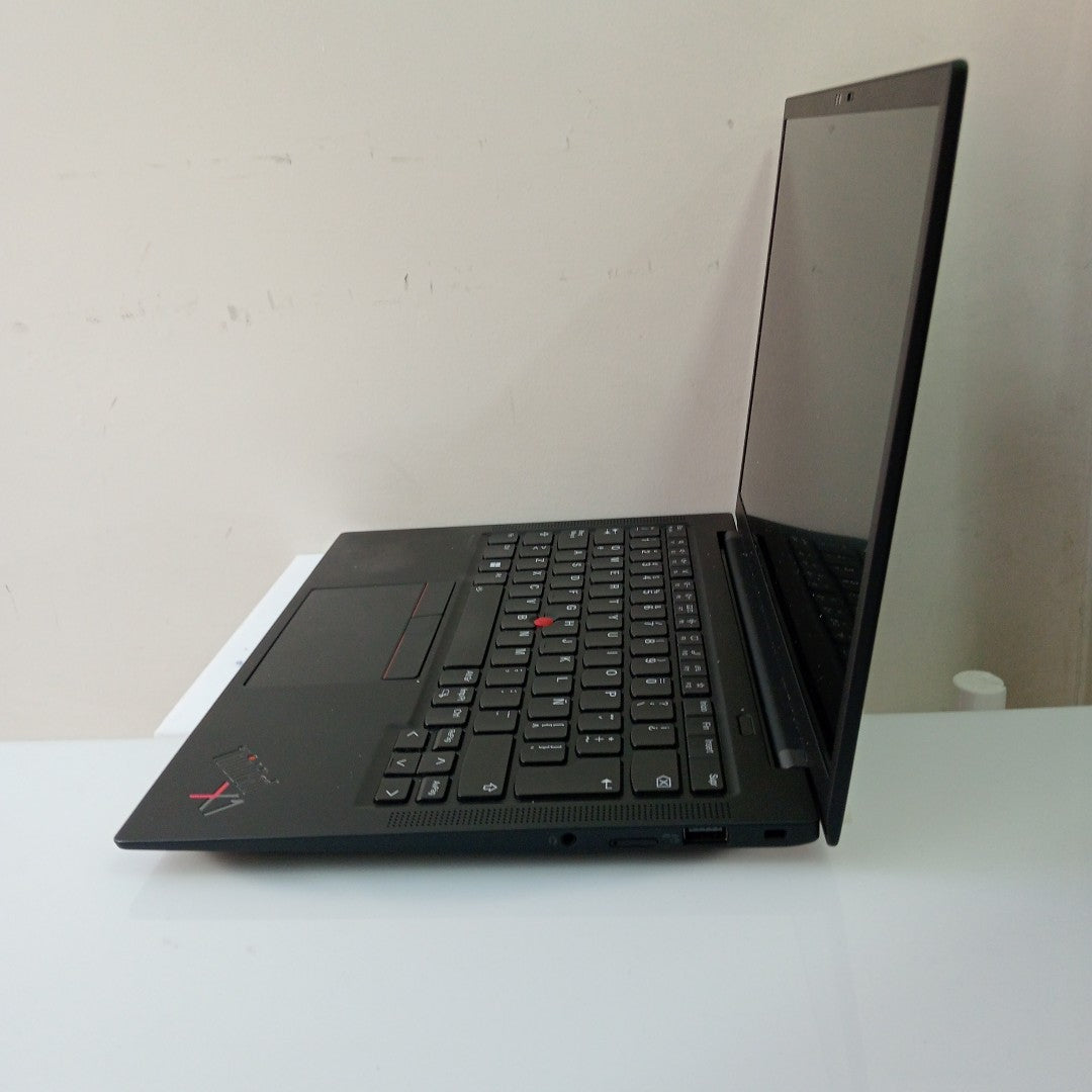 LAPTOP LENOVO THINKPAD X1 CARBON 9TH GEN (2022) 1 TB SSD 16 GB RAM (SEMINUEVO)