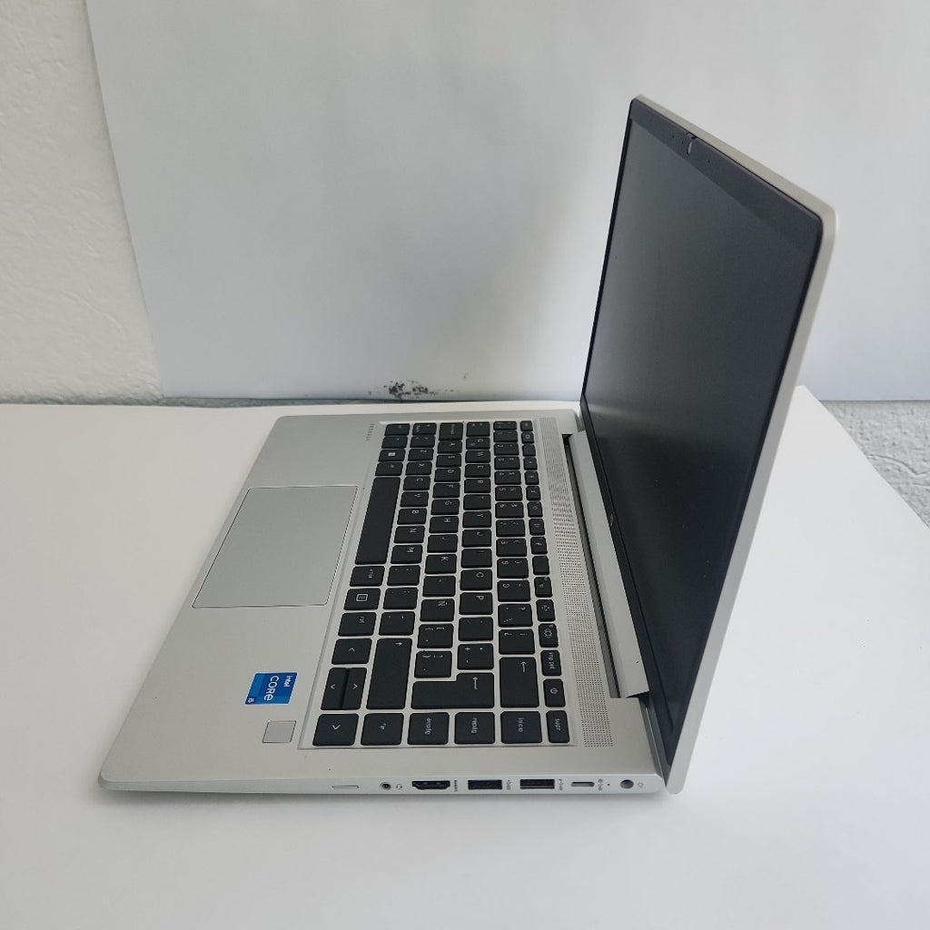 LAPTOP HP PROBOOK 440 G9 (2024) 512 GB SSD 16 GB RAM (SEMINUEVO)