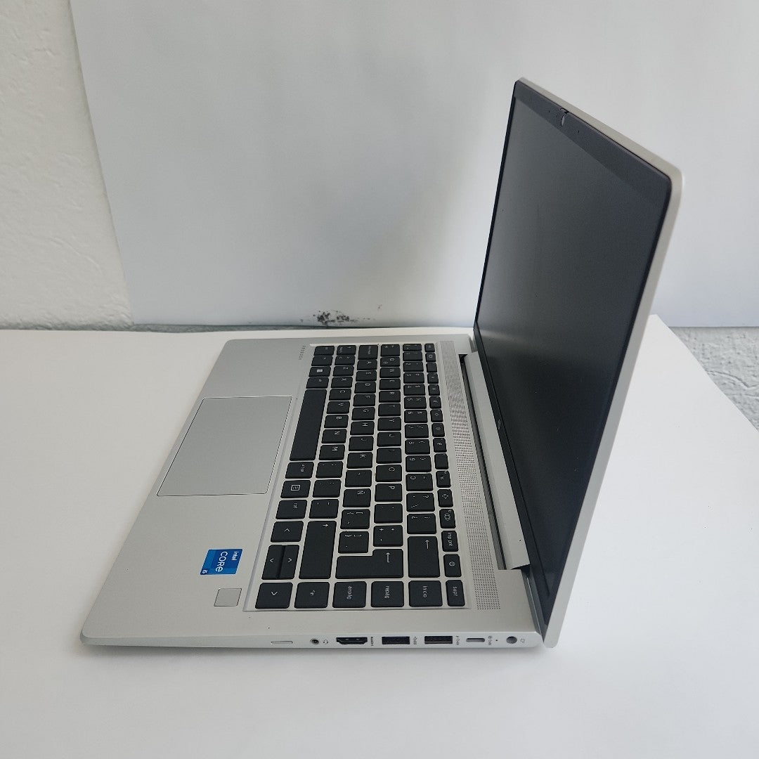 LAPTOP HP PROBOOK 440 G9 (2024) 512 GB SSD 16 GB RAM (SEMINUEVO)