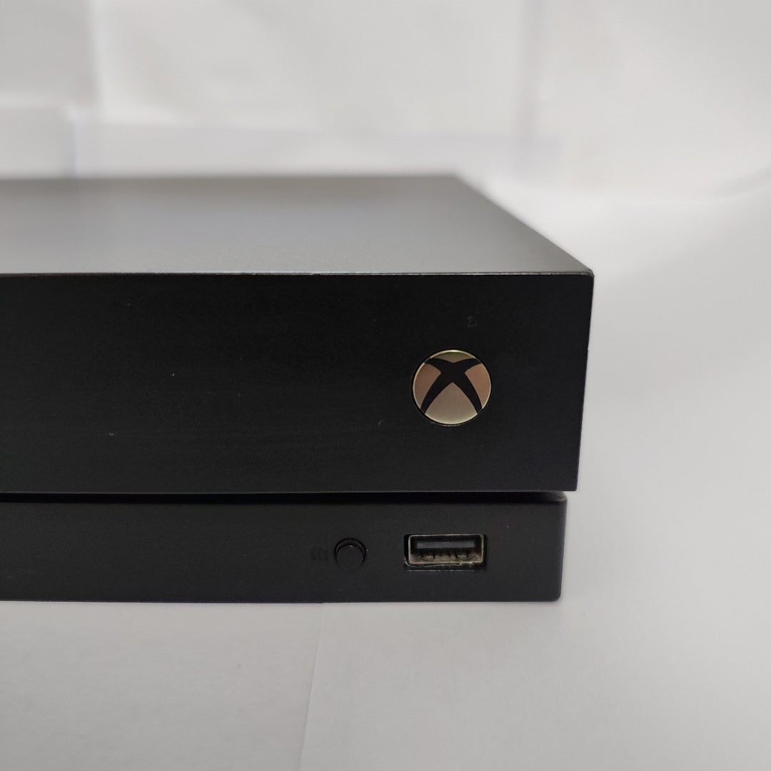 CONSOLA DE VIDEOJUEGO MICROSOFT XBOX ONE X 1 TB (SEMINUEVO)
