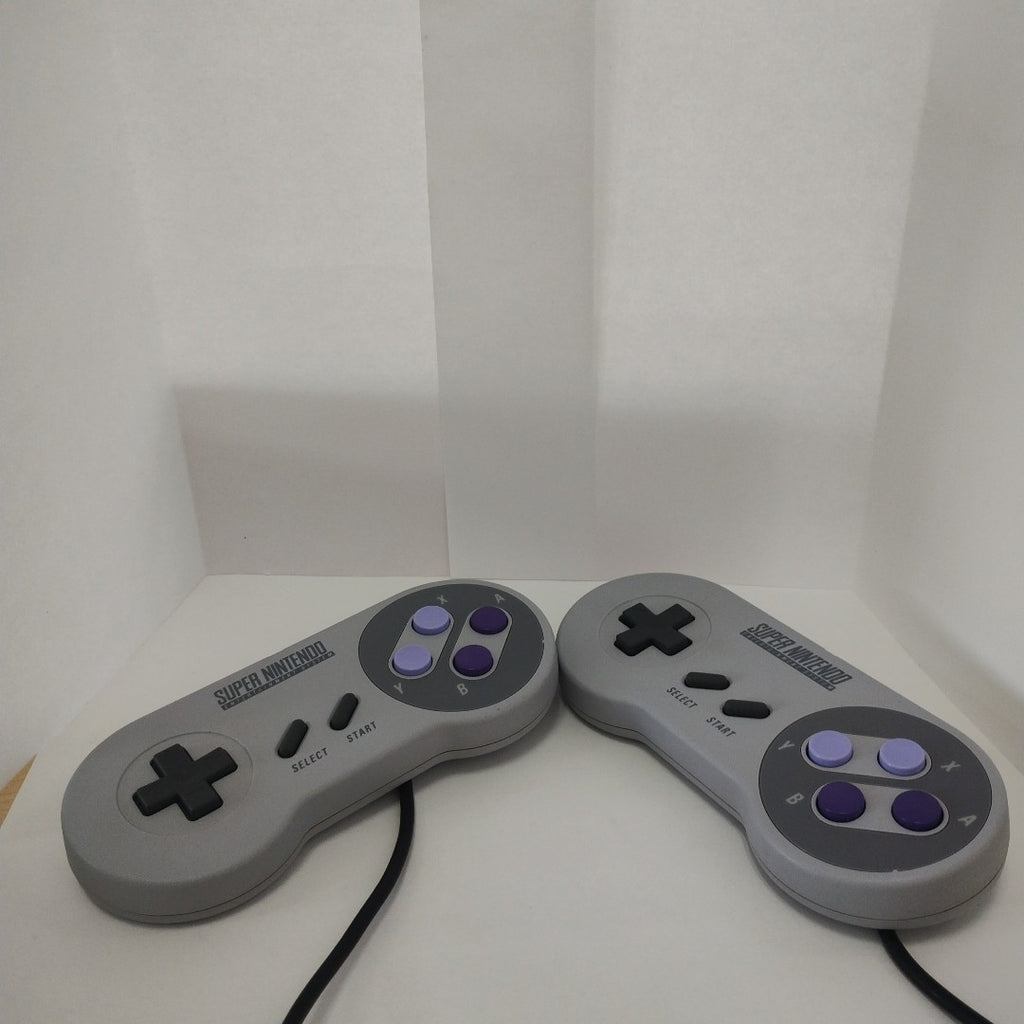 CONSOLA DE VIDEOJUEGO NINTENDO SUPER NES CLASSIC EDITION 21 JUEGOS PRECARGADOS (SEMINUEVO)