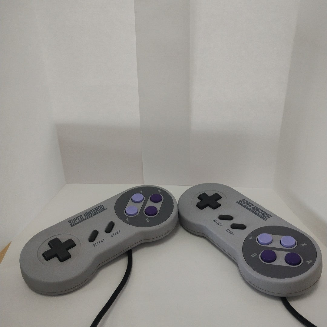 CONSOLA DE VIDEOJUEGO NINTENDO SUPER NES CLASSIC EDITION 21 JUEGOS PRECARGADOS (SEMINUEVO)