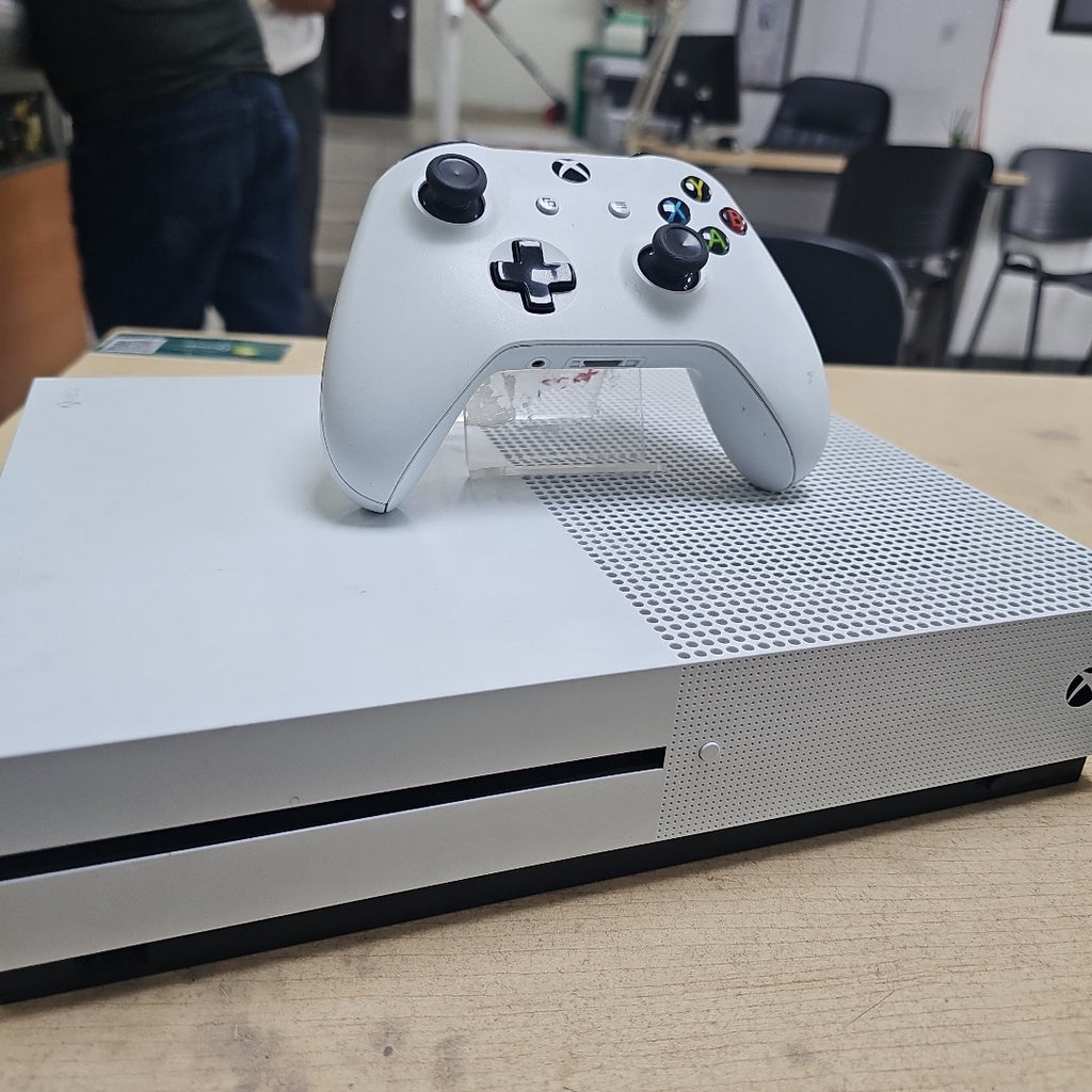 CONSOLA DE VIDEOJUEGO MICROSOFT XBOX ONE S 1 TB (SEMINUEVO)