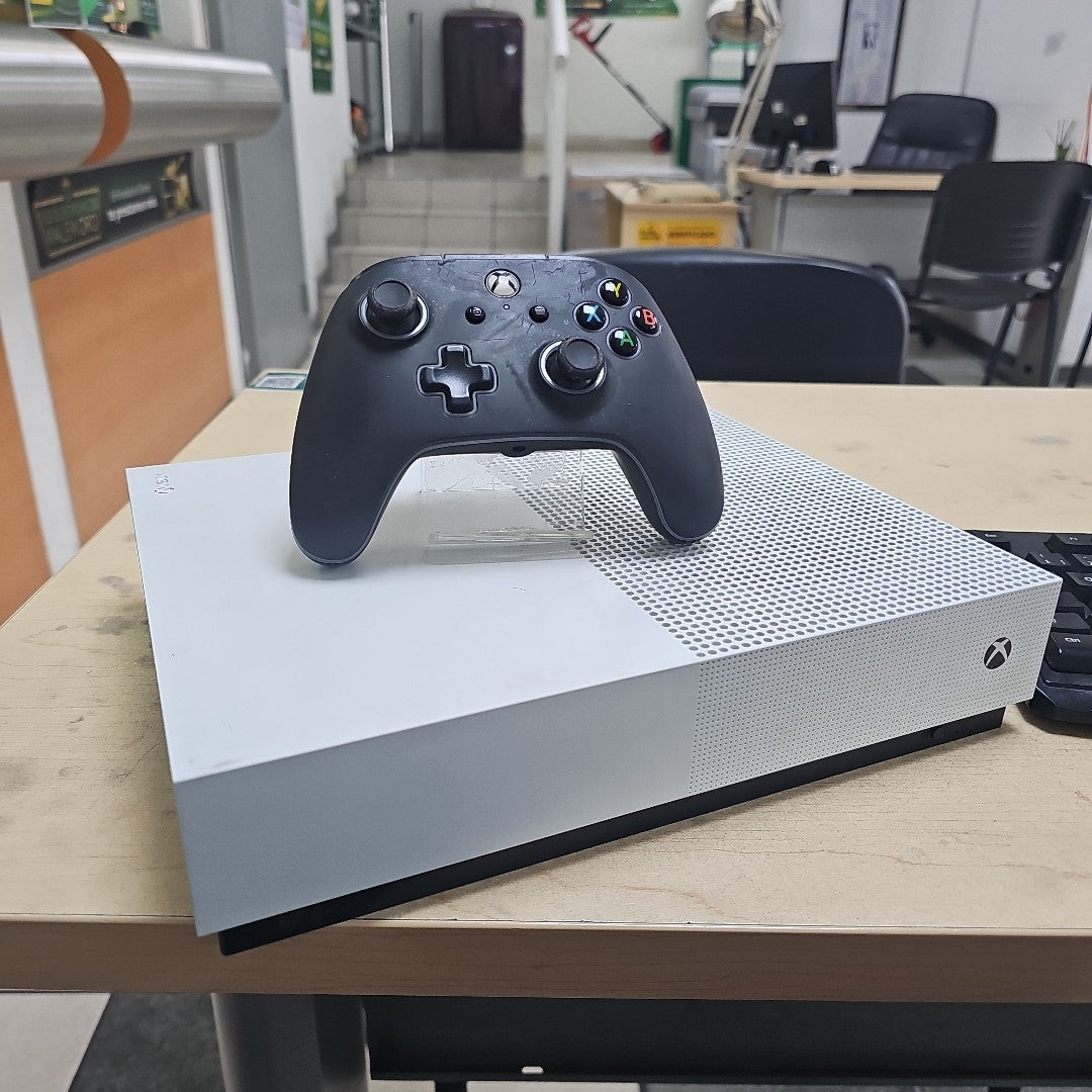 CONSOLA DE VIDEOJUEGO MICROSOFT XBOX ONE S ALL DIGITAL 1 TB (SEMINUEVO)