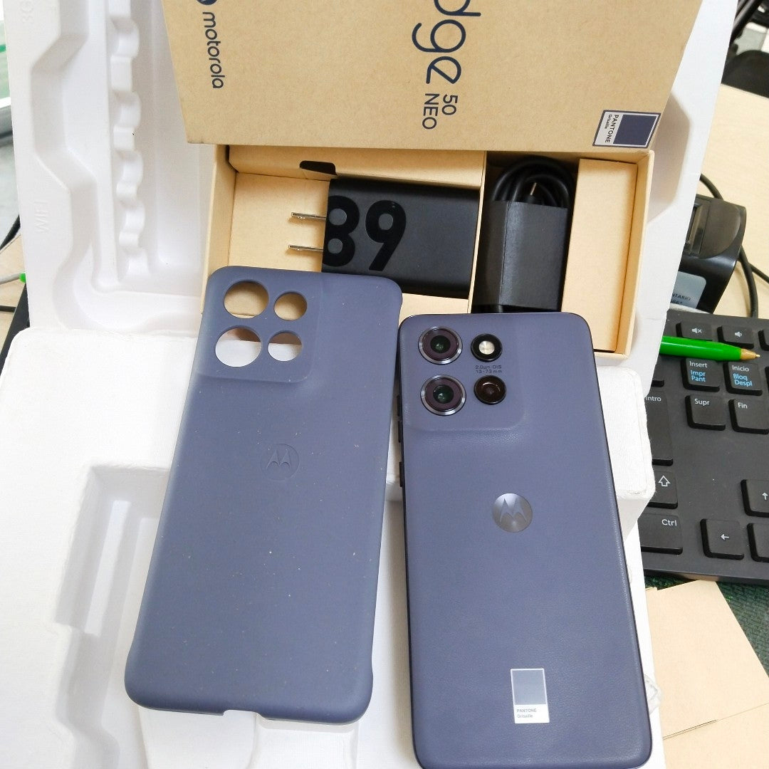 CELULAR MOTOROLA EDGE 50 NEO XT2409-2 (2024) 256 GB 8 GB RAM