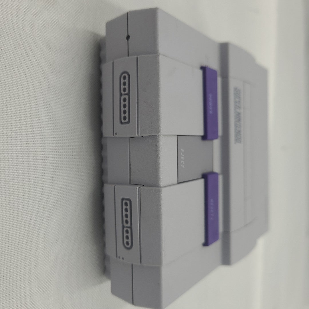 CONSOLA DE VIDEOJUEGO NINTENDO SUPER NES CLASSIC EDITION 21 JUEGOS PRECARGADOS (SEMINUEVO)