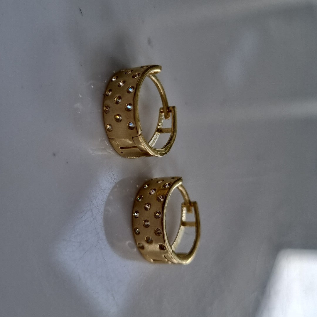 HUGGIES ORO 14K 2.7 (NUEVO)