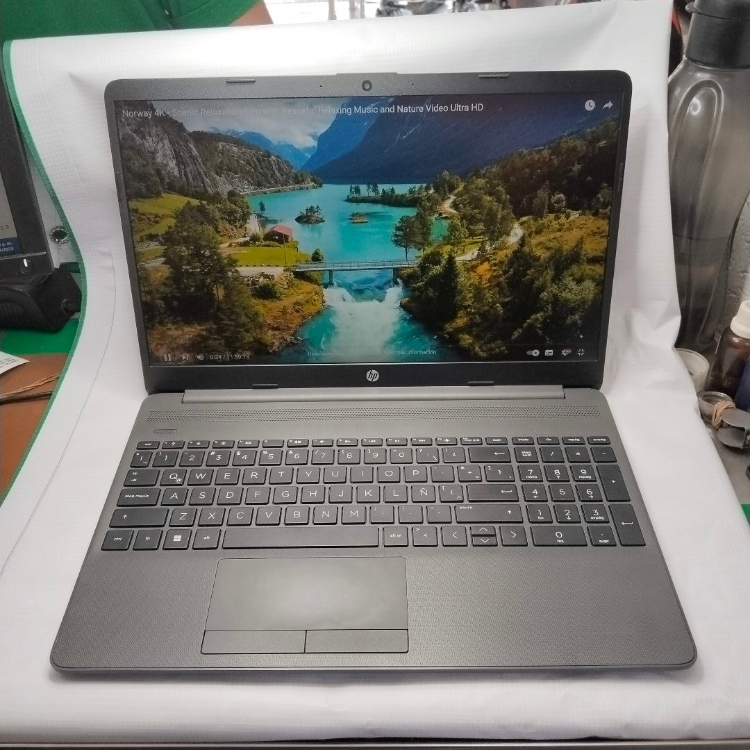 LAPTOP HP 255 G8 (2024) 1 TB SSD 32 GB RAM (SEMINUEVO)