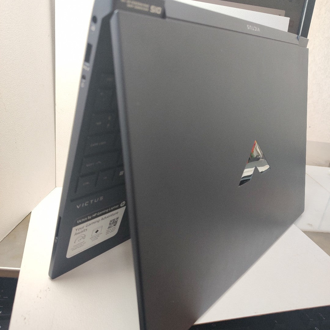 LAPTOP HP VICTUS 15-FA0032DX (2023) 512 GB 16 GB RAM (SEMINUEVO)