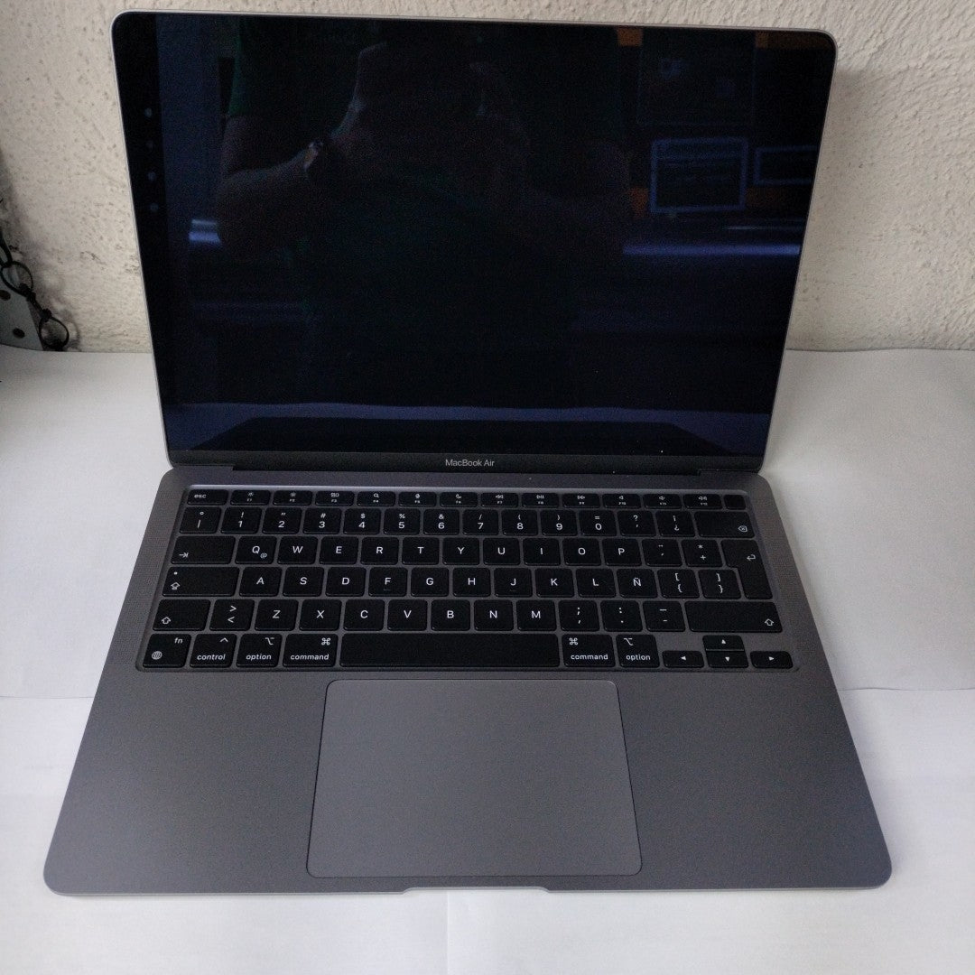 LAPTOP APPLE MACBOOK AIR 13" 2020 3.2 A2337 256 GB SSD 8 GB RAM (SEMINUEVO)