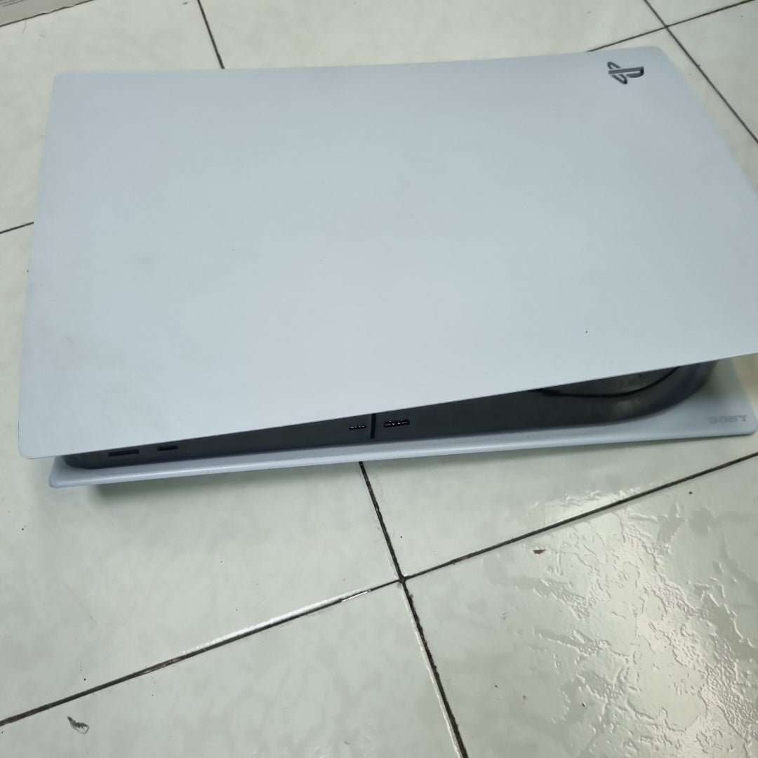 CONSOLA DE VIDEOJUEGO SONY PS5 825 SSD (SEMINUEVO)