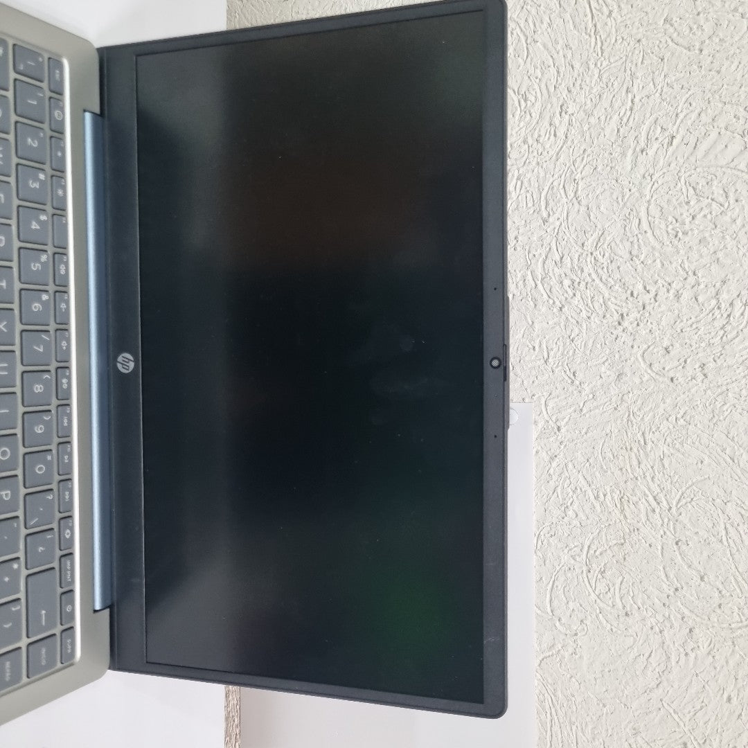 LAPTOP HP 14-EM0002LA (2023) 512 GB SSD 8 GB RAM (SEMINUEVO)