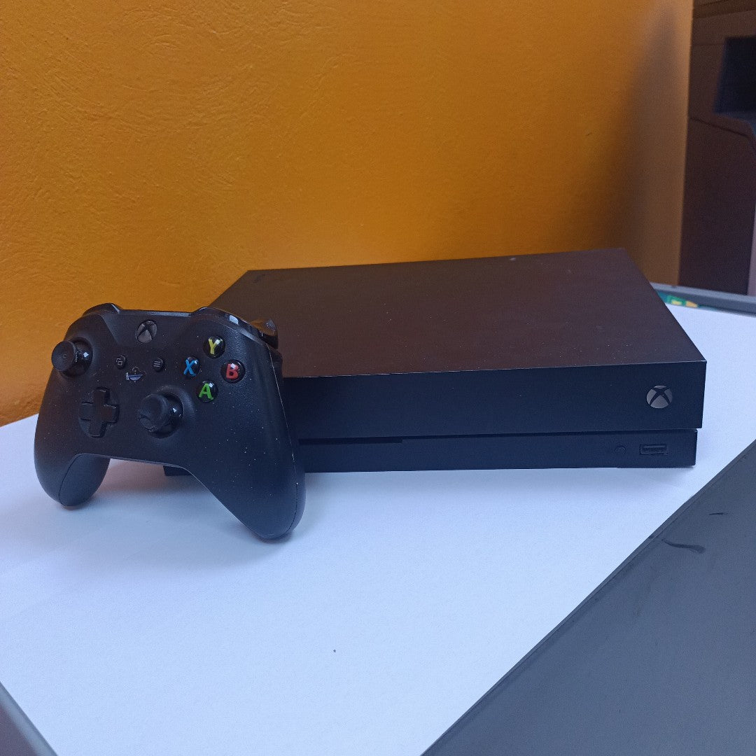 CONSOLA DE VIDEOJUEGO MICROSOFT XBOX ONE X 1 TB (SEMINUEVO)