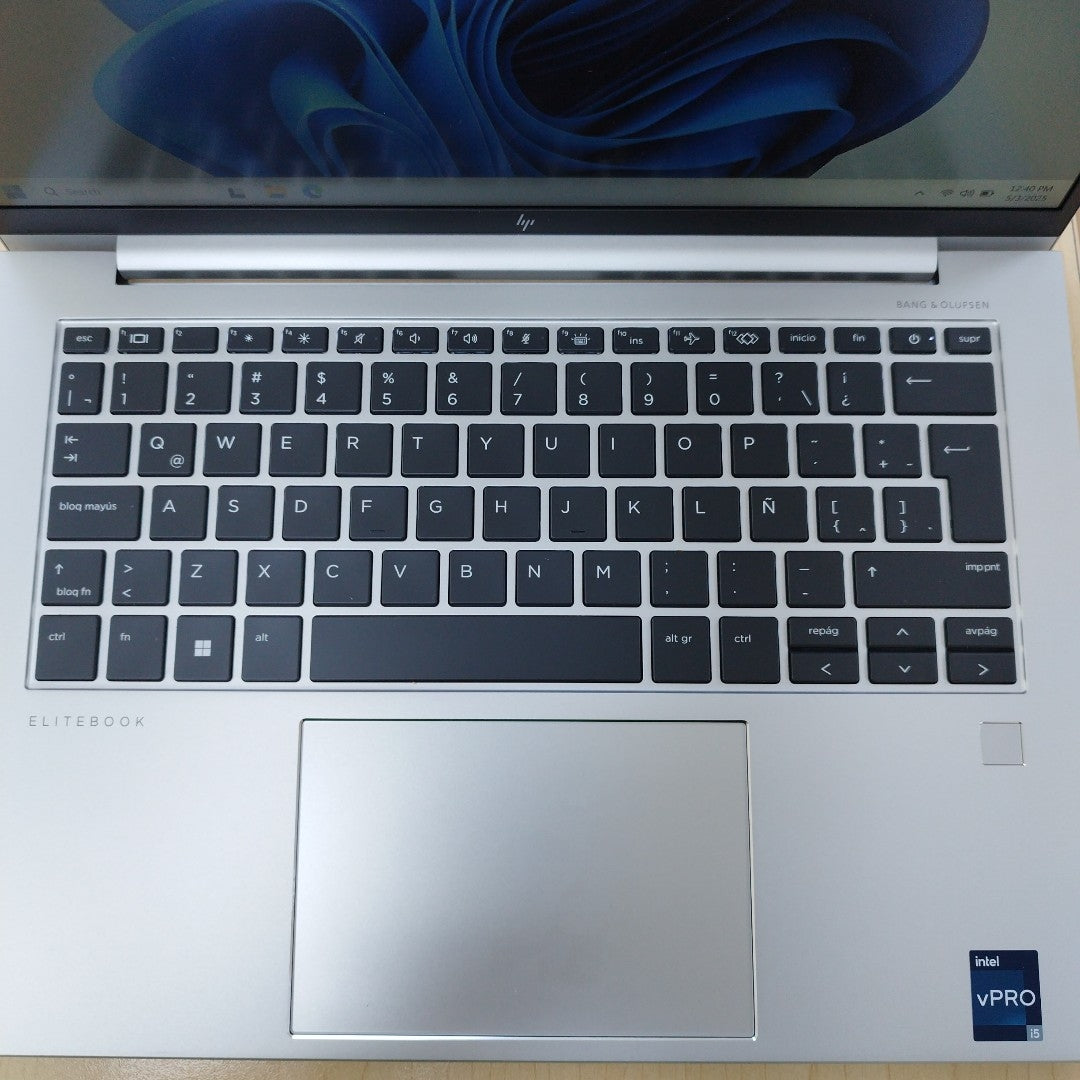 LAPTOP HP ELITEBOOK 840 G10 (2024) 512 GB SSD 16 GB RAM (SEMINUEVO)