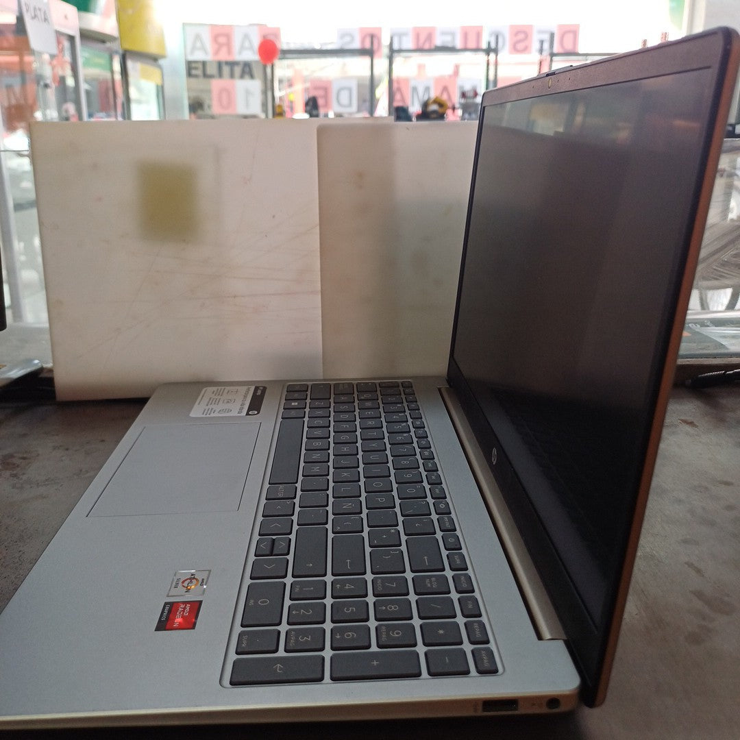 LAPTOP HP 15-FC0003LA (2023) 256 GB SSD 8 GB RAM (SEMINUEVO)