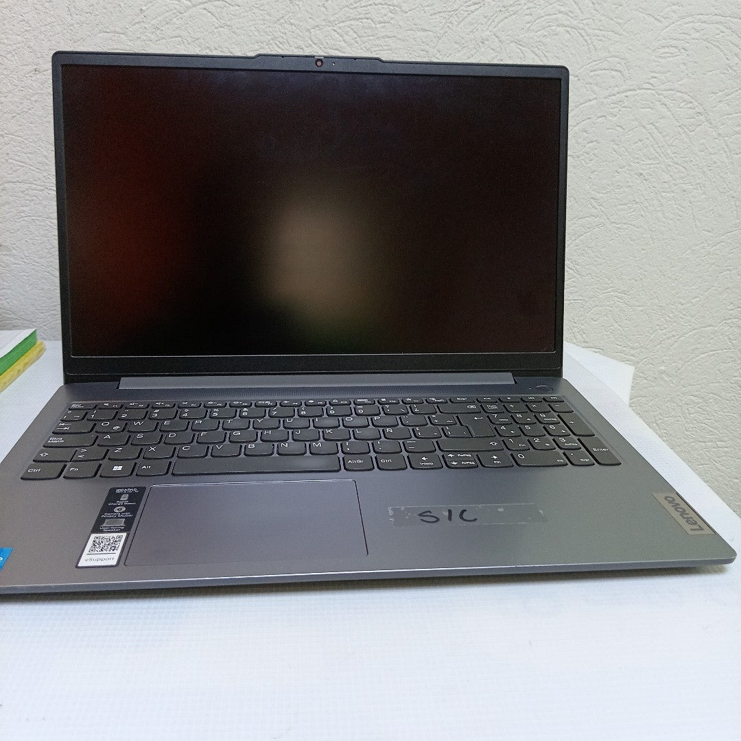 LAPTOP LENOVO IDEAPAD SLIM 3 15IRU8 (2023) 1 TB SSD 16 GB RAM (SEMINUEVO)
