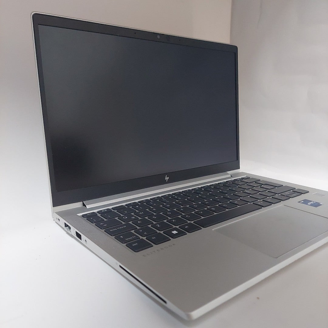 LAPTOP HP ELITEBOOK 630 G10 (2024) 512 GB SSD 32 GB RAM (SEMINUEVO)