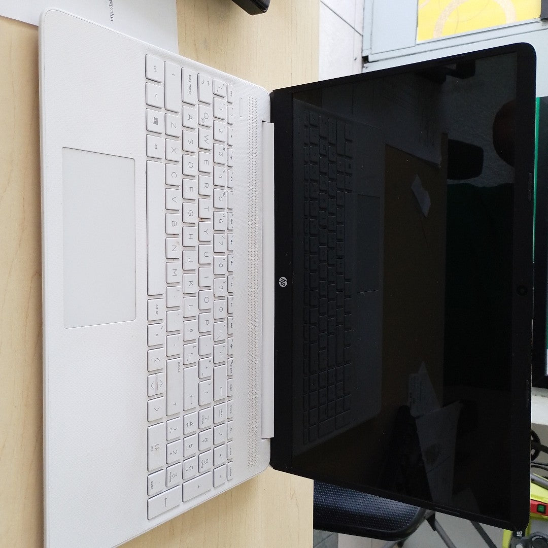 LAPTOP HP 15-EF1002LA (2021) 128 GB SSD 4 GB RAM