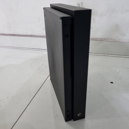 CONSOLA DE VIDEOJUEGO MICROSOFT XBOX ONE X 1 TB (SEMINUEVO)