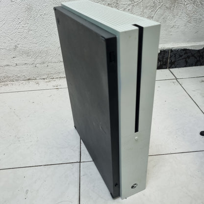 CONSOLA DE VIDEOJUEGO MICROSOFT XBOX ONE S 1 TB (SEMINUEVO)