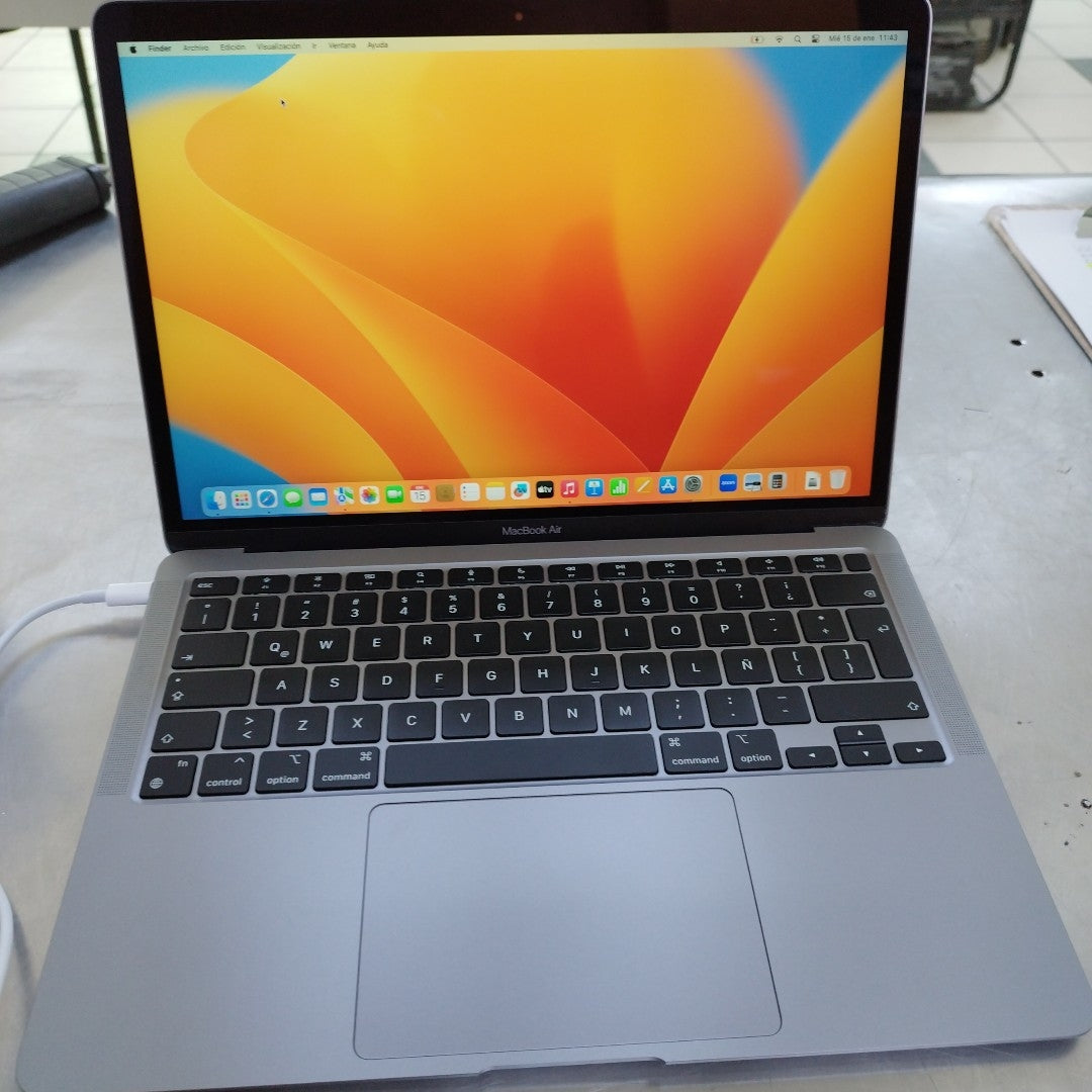 LAPTOP APPLE MACBOOK AIR 13" 2020 3.2 A2337 256 GB SSD 8 GB RAM (SEMINUEVO)