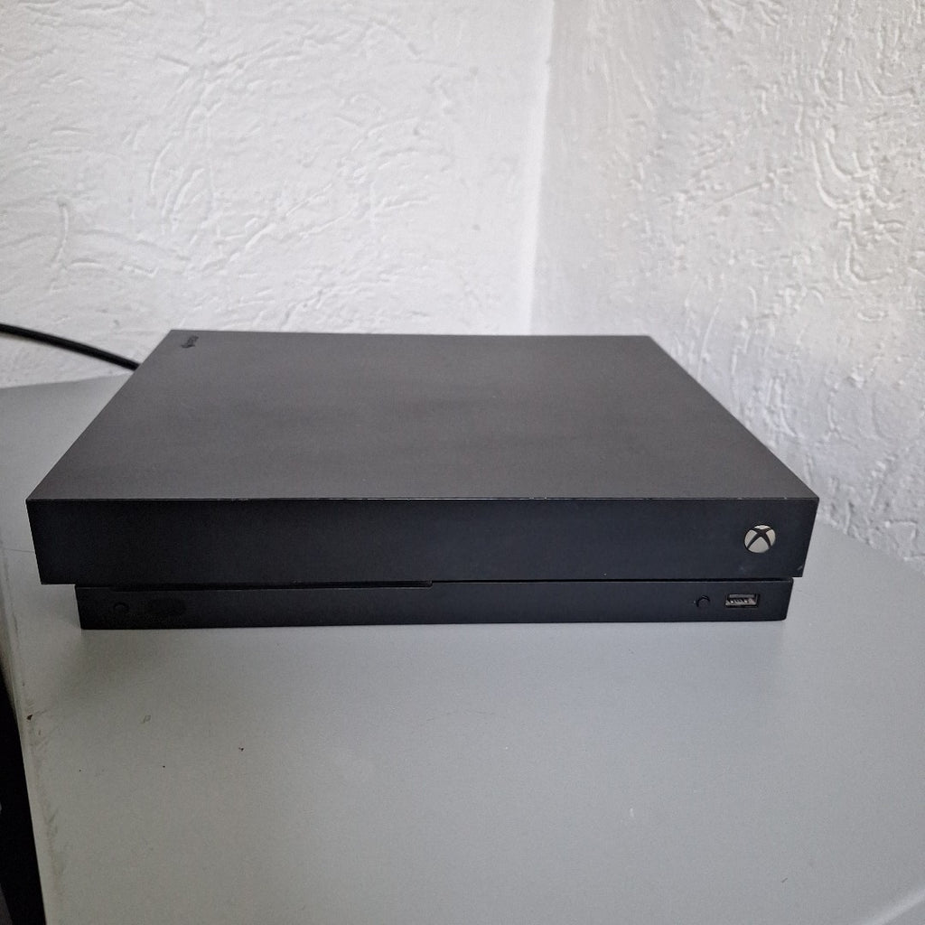 CONSOLA DE VIDEOJUEGO MICROSOFT XBOX ONE X 1 TB (SEMINUEVO)
