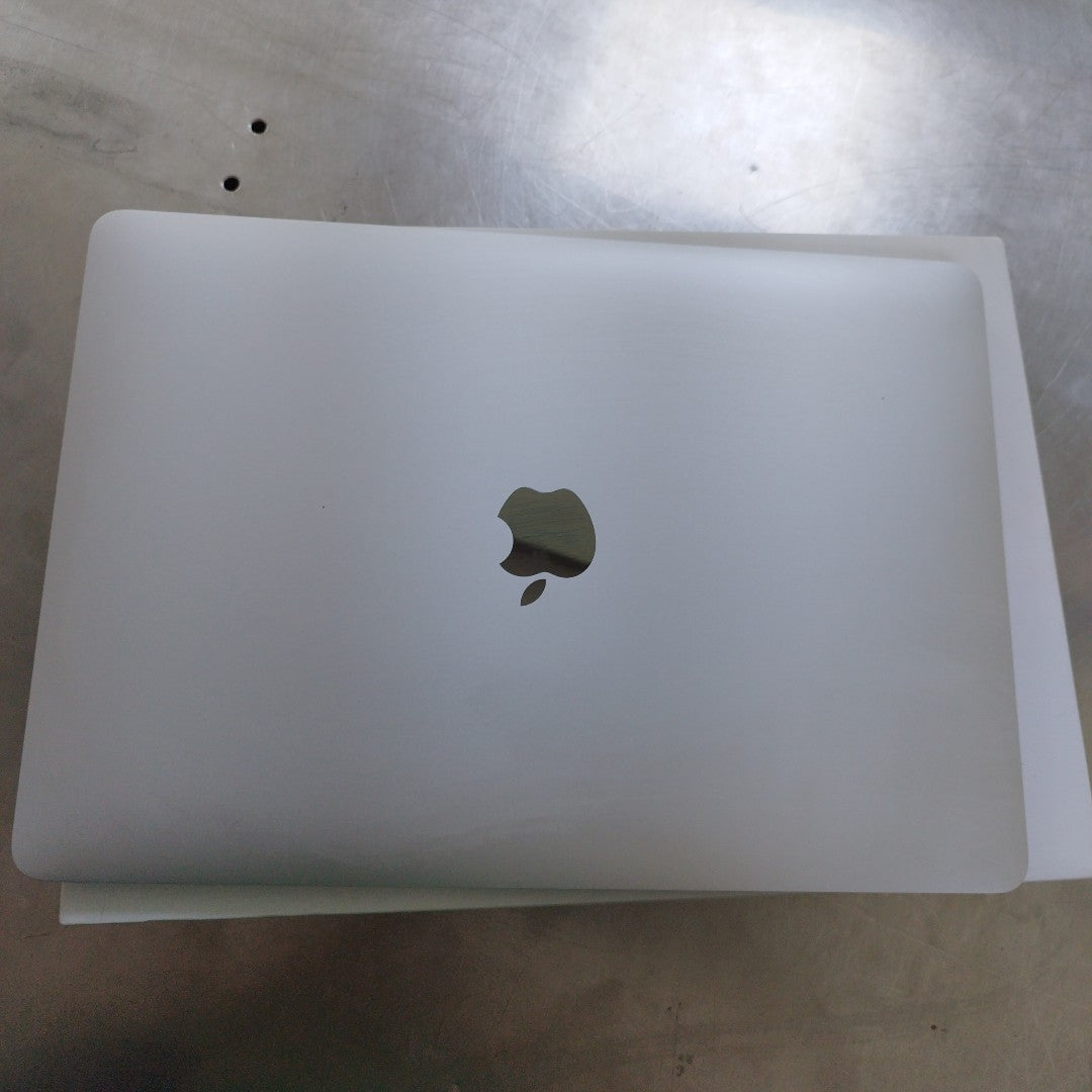 LAPTOP APPLE MACBOOK AIR 13" 2020 3.2 A2337 256 GB SSD 8 GB RAM (SEMINUEVO)
