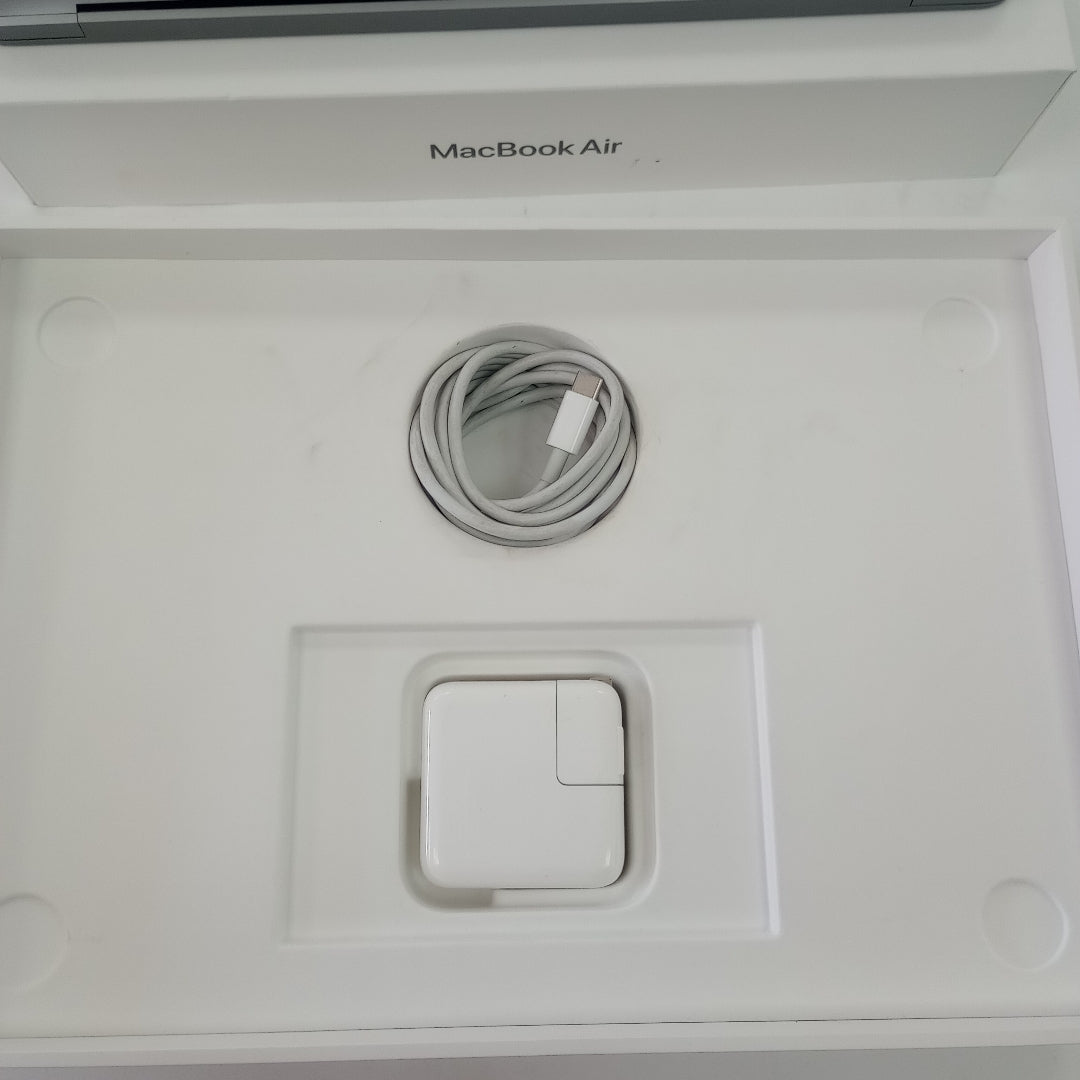 LAPTOP APPLE MACBOOK AIR 13" 2020 3.2 A2337 256 GB SSD 8 GB RAM (SEMINUEVO)