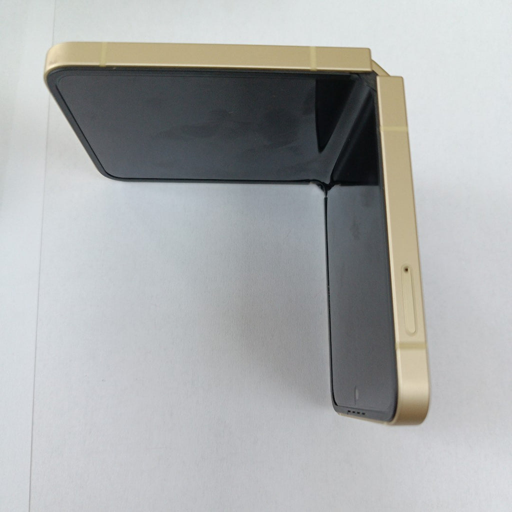 CELULAR SAMSUNG GALAXY Z FLIP6 SM-F741B (2024) 256 GB 12 GB RAM (SEMINUEVO)