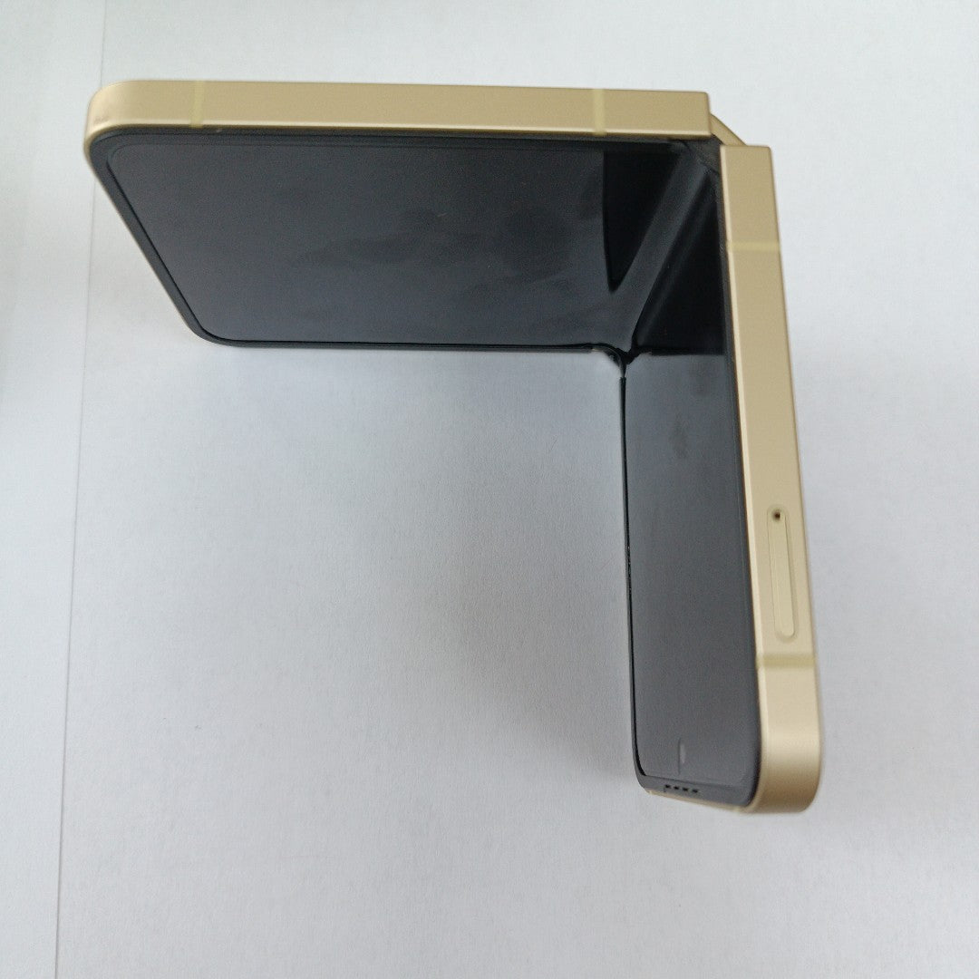 CELULAR SAMSUNG GALAXY Z FLIP6 SM-F741B (2024) 256 GB 12 GB RAM (SEMINUEVO)