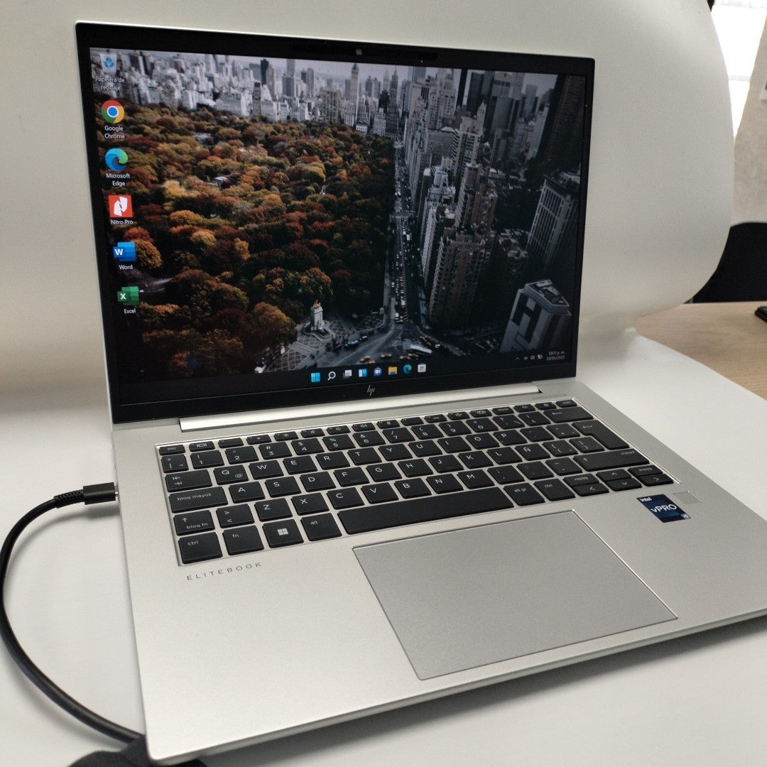 LAPTOP HP ELITEBOOK 840 G9 (2023) 256 GB SSD 16 GB RAM (SEMINUEVO)