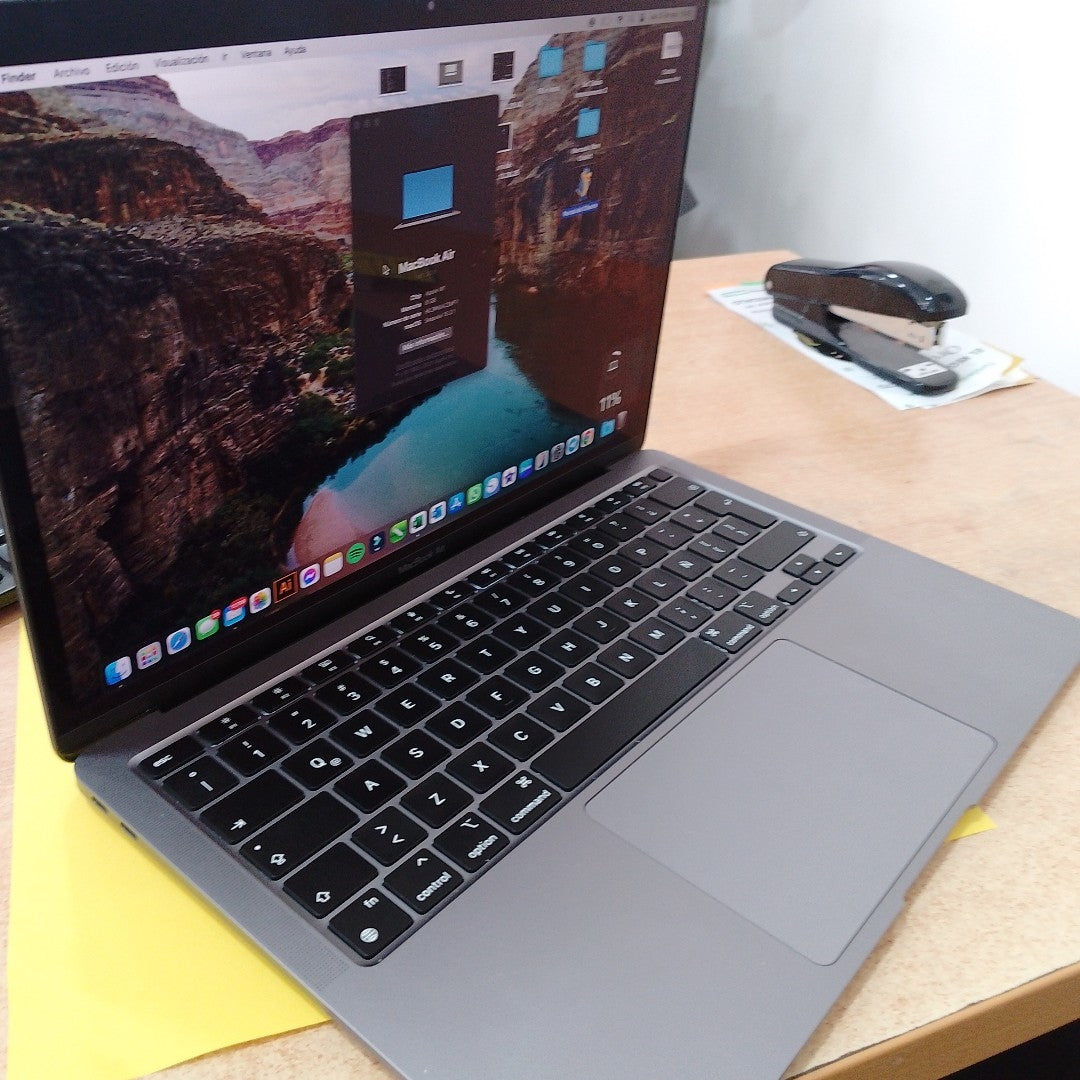 LAPTOP APPLE MACBOOK AIR 13" 2020 3.2 A2337 256 GB SSD 8 GB RAM (SEMINUEVO)