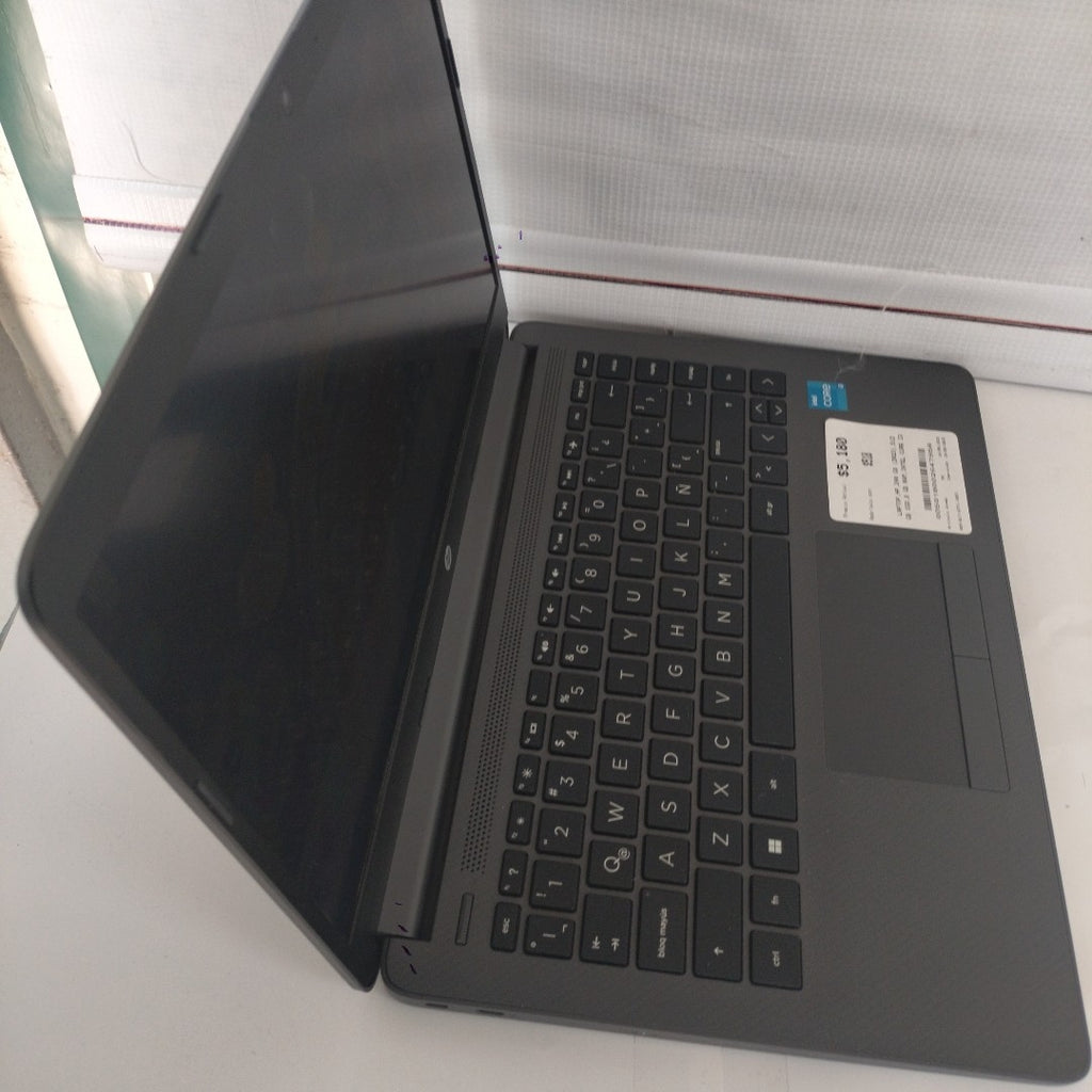 LAPTOP HP 240 G8 (2023) 512 GB SSD 8 GB RAM (SEMINUEVO)