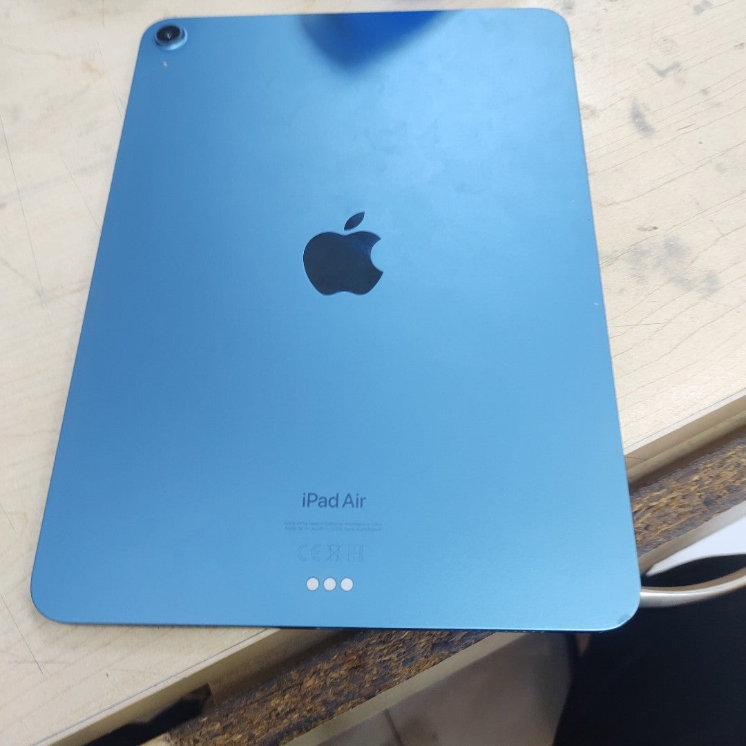 TABLETA APPLE IPAD AIR 5 A2588 256 GB 8 GB RAM (SEMINUEVO)