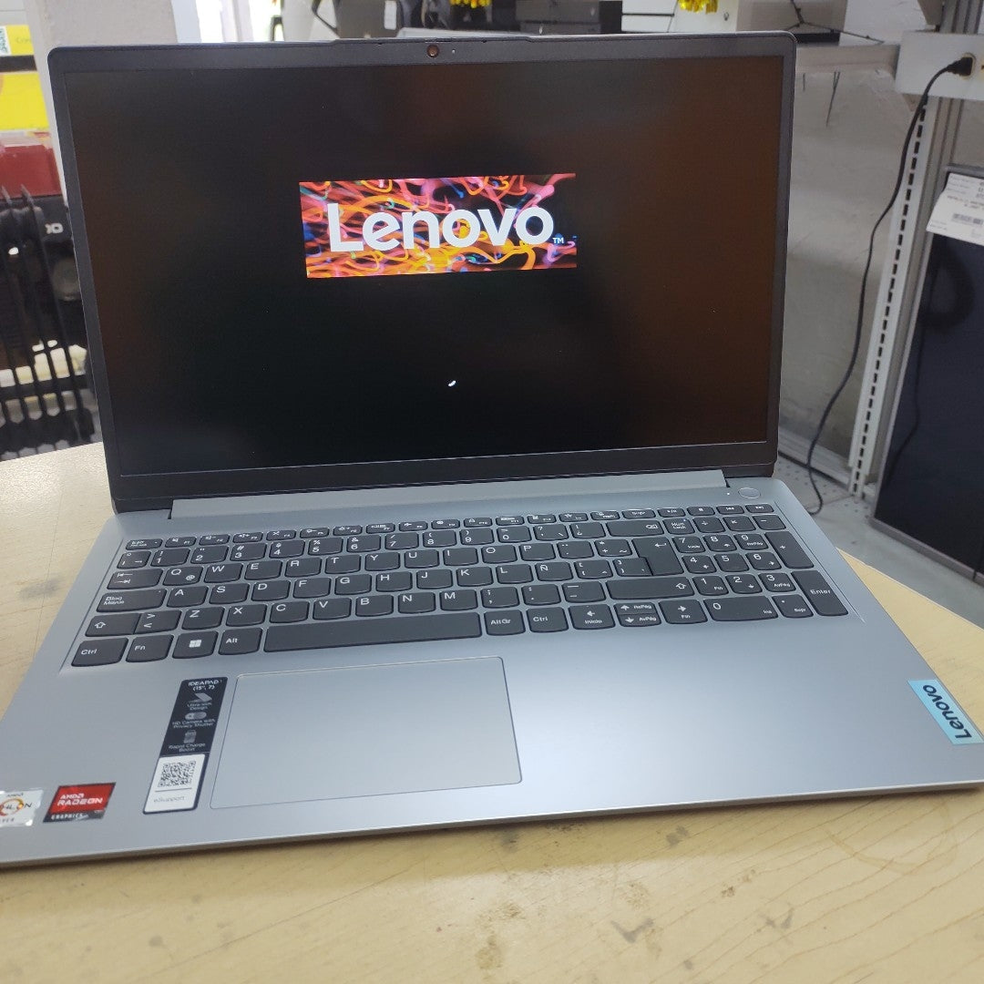 LAPTOP LENOVO IDEAPAD 1 15AMN7 (2023) 256 GB SSD 8 GB RAM (SEMINUEVO)