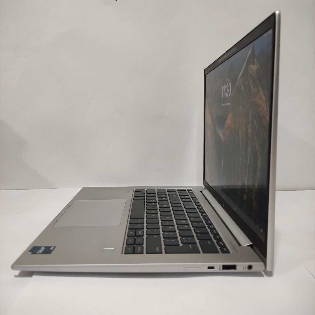LAPTOP HP ELITEBOOK 840 G10 (2024) 256 GB SSD 16 GB RAM (SEMINUEVO)