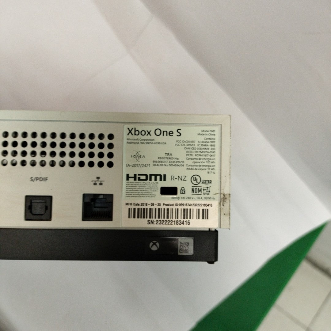 CONSOLA DE VIDEOJUEGO MICROSOFT XBOX ONE S 1 TB (SEMINUEVO)