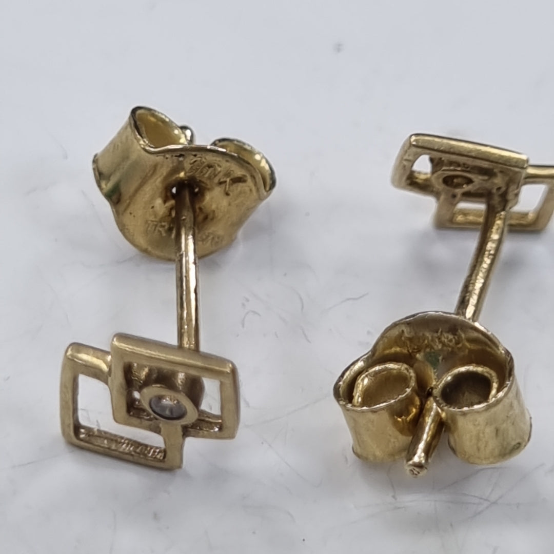 10477BRO00000B1808 FRD12 BROQUEL DE CUADRADOS CON UNA CIRCONIA ORO 14K 0.8GRS (NUEVO)