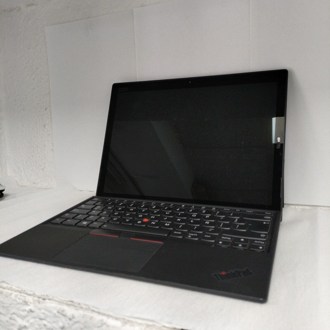 LAPTOP LENOVO THINKPAD X1 CARBON 9TH GEN (2022) 512 GB SSD 16 GB RAM (SEMINUEVO)