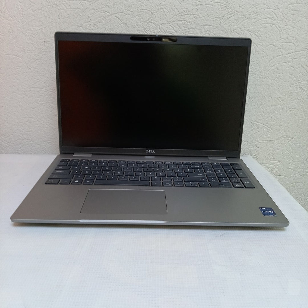 LAPTOP DELL LATITUDE 5540 (2023) 512 GB SSD 16 GB RAM (SEMINUEVO)