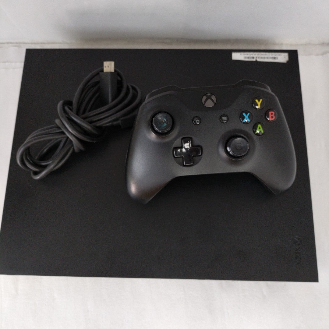 CONSOLA DE VIDEOJUEGO MICROSOFT XBOX ONE X 1 TB (SEMINUEVO)
