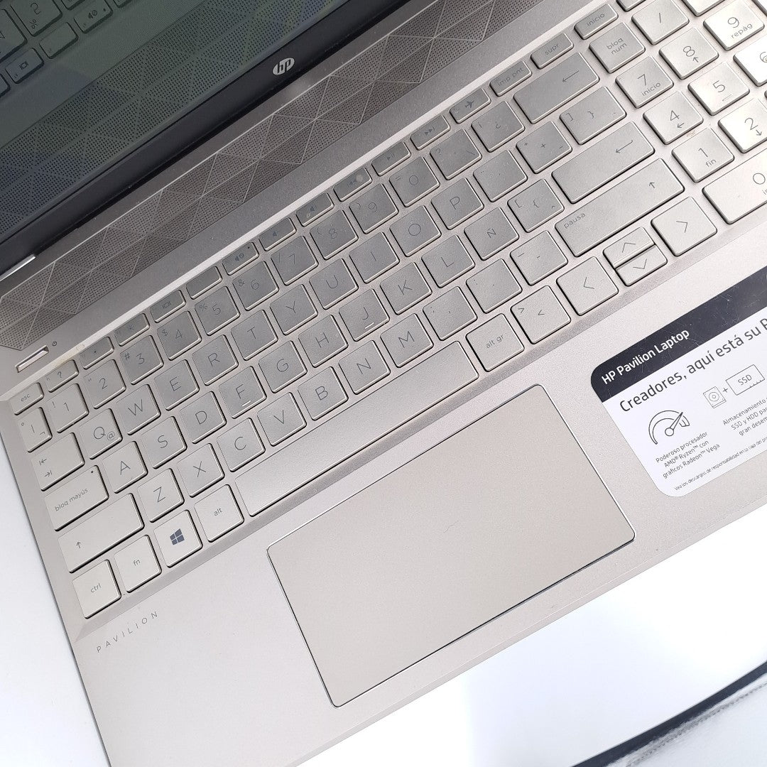 LAPTOP HP PAVILION 15-CW1012LA (2023) 1 TB + 128 GB SSD 12 GB RAM (SEMINUEVO)