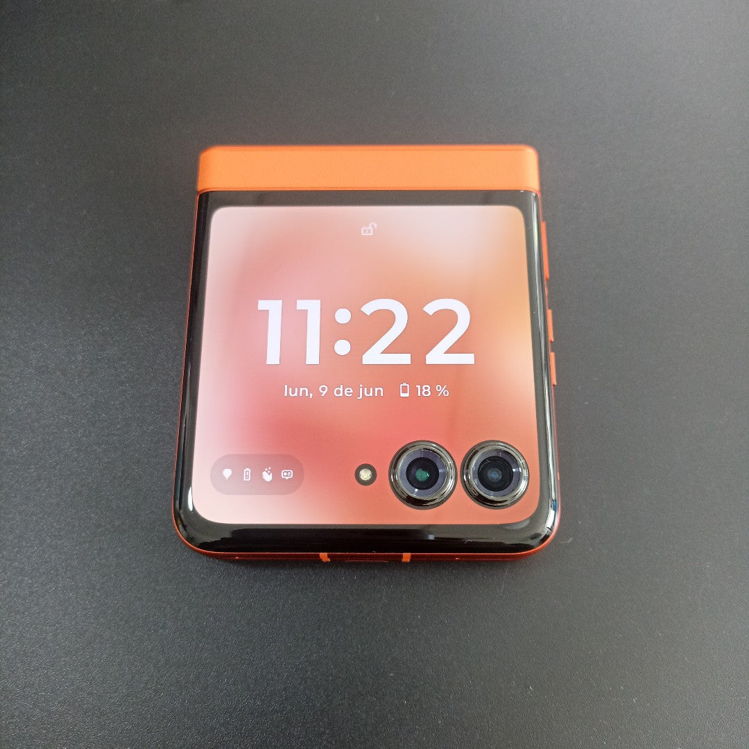 CELULAR MOTOROLA RAZR 50 5G XT2453-1 512 GB 12 GB RAM (SEMINUEVO)