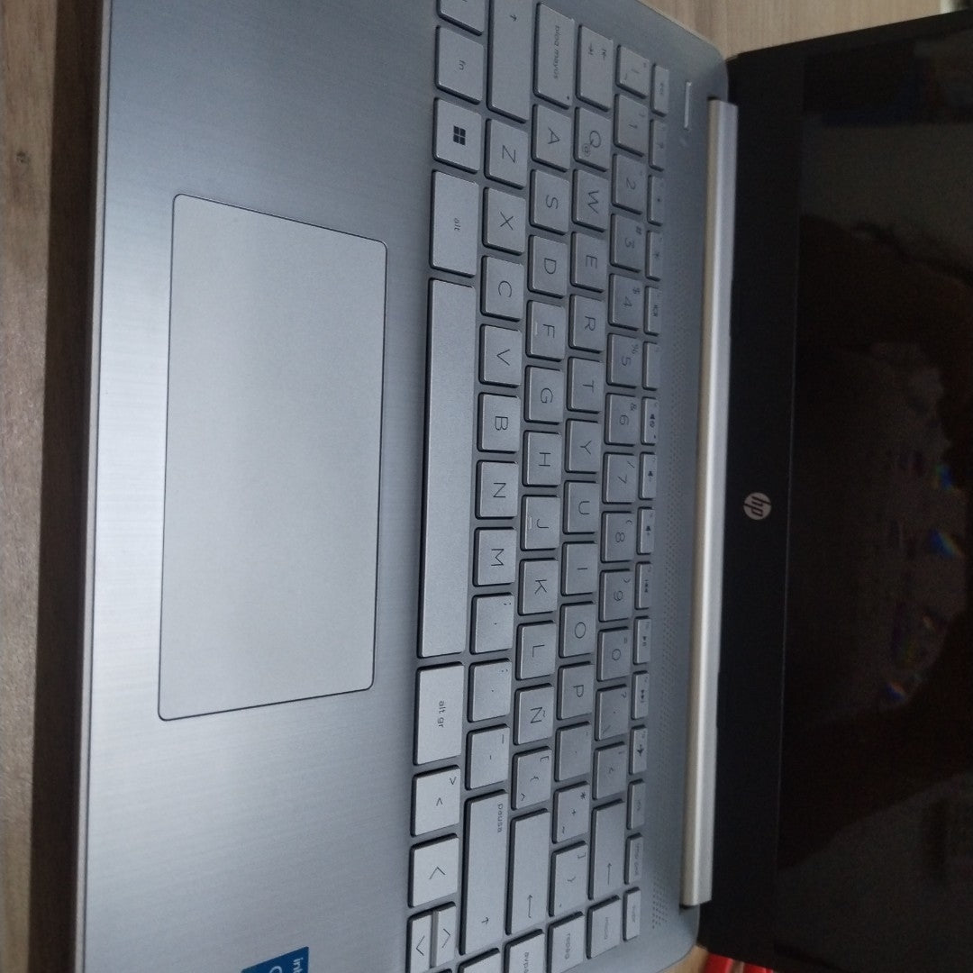 LAPTOP HP 14-DQ2502LA (2022) 256 GB SSD 8 GB RAM (SEMINUEVO)